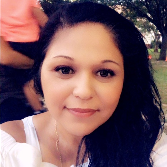 Meet your Posher, Melissa - Picture 1 of 1